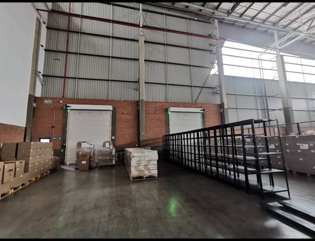 9,725M² WAREHOUSE TO LET IN STERKFONTEIN AH